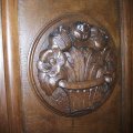 Alter Schrank/Detailansicht - Holzteile erneuert, neues Furnier, gebeizt